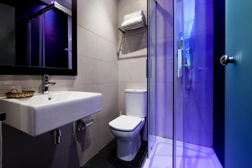 Hostal Bcn Ramblas Барселона Номер фото