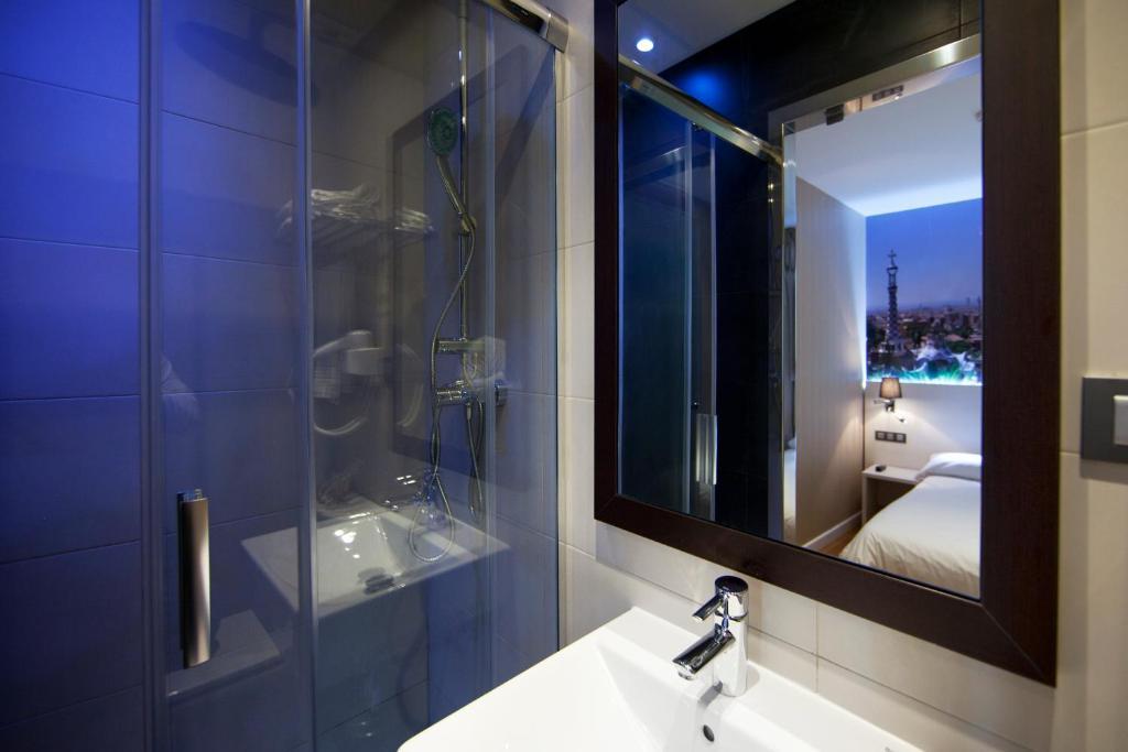 Hostal Bcn Ramblas Барселона Номер фото