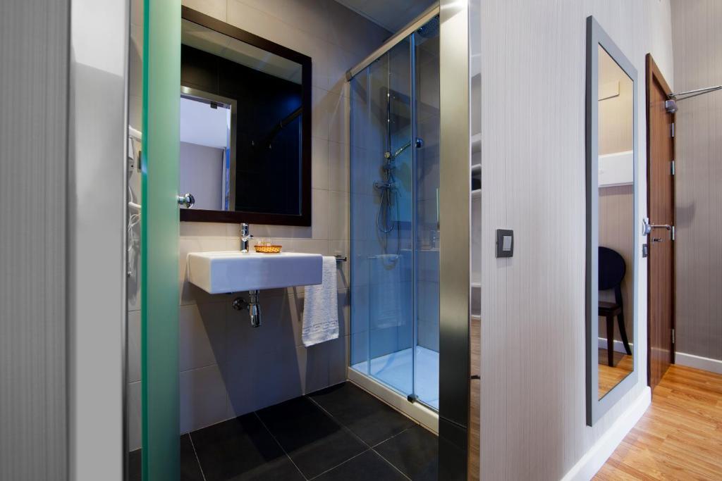 Hostal Bcn Ramblas Барселона Номер фото