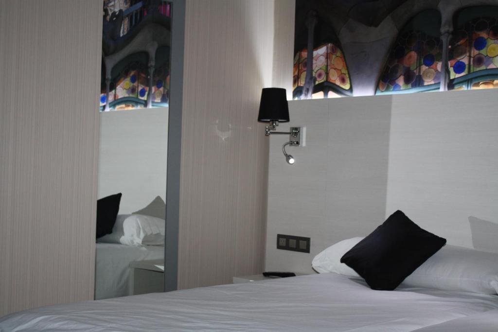 Hostal Bcn Ramblas Барселона Номер фото