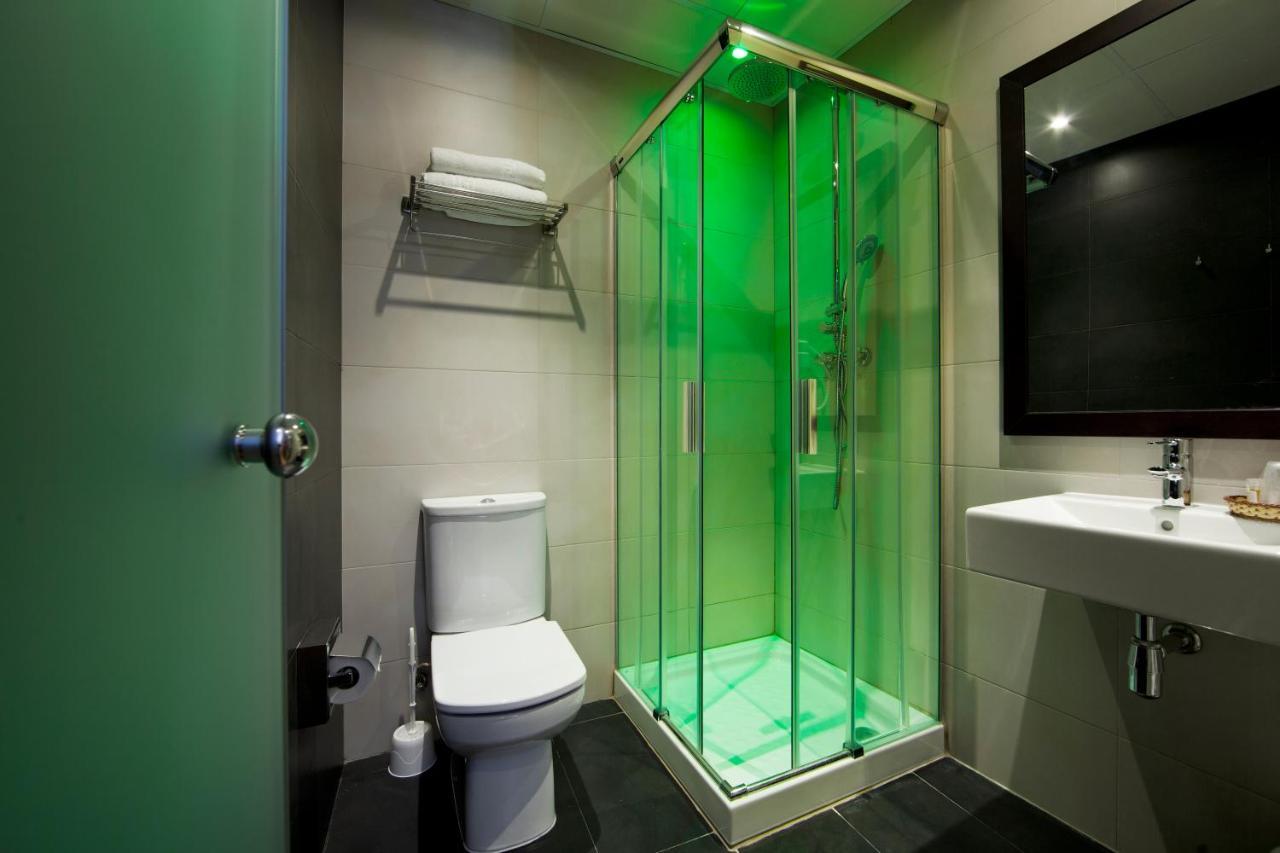 Hostal Bcn Ramblas Барселона Номер фото